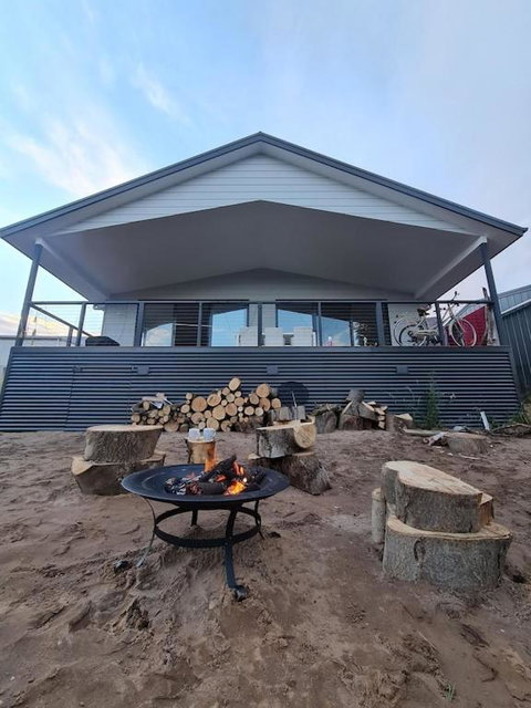 PIECE OF PARADISE, Huge 4 Bedroom Haven - Go Out 1