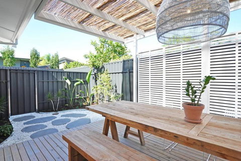 Pine At Arlos Glenelg South - Pubs and Clubs 0