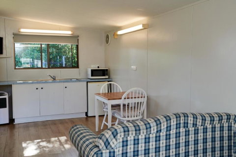 Pine Country Caravan Park - Pubs and Clubs 1