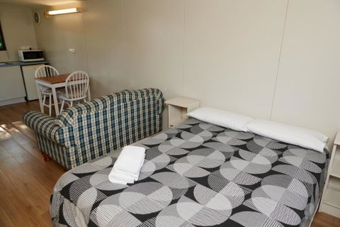 Pine Country Caravan Park - Pubs and Clubs 2