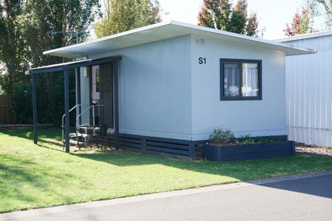 Pine Country Caravan Park - Pubs and Clubs 3
