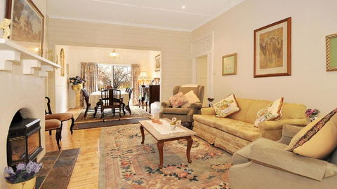 Plum Tree Cottage - Pubs and Clubs 1