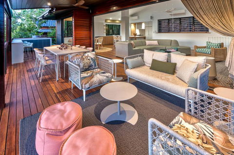 Point Blue On Hamilton Island By HIHA - Go Out 3