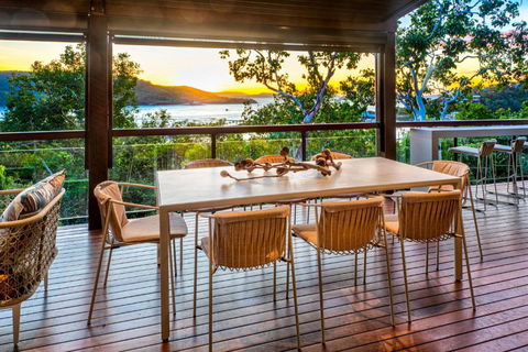 Point Blue On Hamilton Island By HIHA - Go Out 1