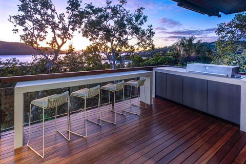 Point Blue On Hamilton Island By HIHA - Go Out 2