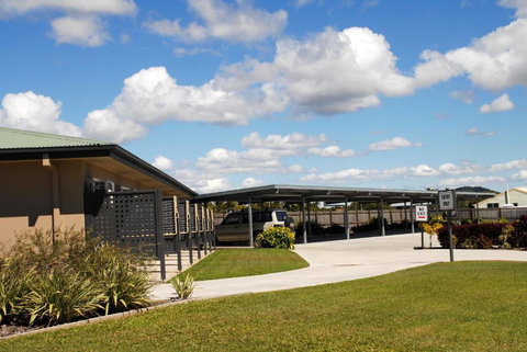 Port Denison Motor Inn - Pubs and Clubs 3