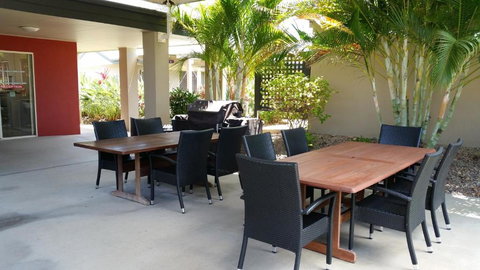 Port Denison Motor Inn - Pubs and Clubs 1