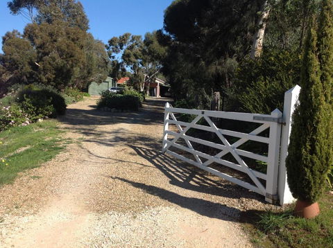 Port Elliot Rural Retreat - Pubs and Clubs 0
