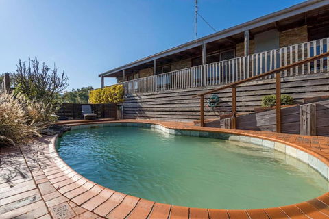 Port Philip Panorama - Bayview Retreat And Pool Bliss - Pubs and Clubs 2