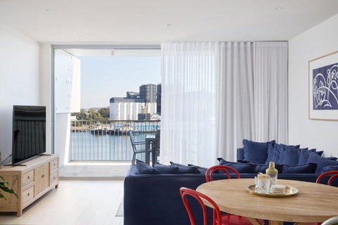 Portside On Honeysuckle - Go Out 0