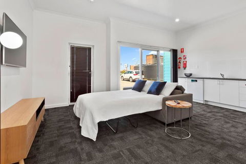 Port Lincoln Shark Apartment 4 - Pubs and Clubs 3