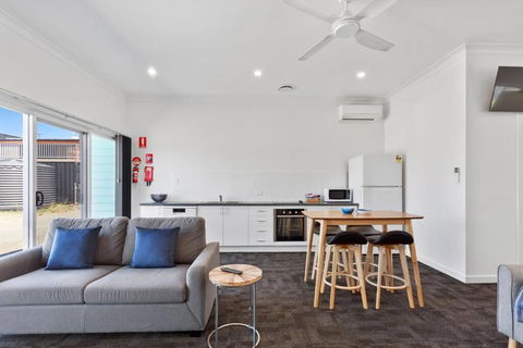 Port Lincoln Shark Apartment 4 - Pubs and Clubs 1