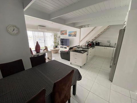 Port Lincoln Marina Waterfront Apartment - Pubs and Clubs 2