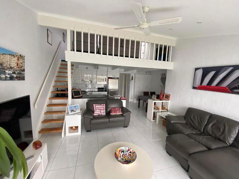 Port Lincoln Marina Waterfront Apartment - Pubs and Clubs 0