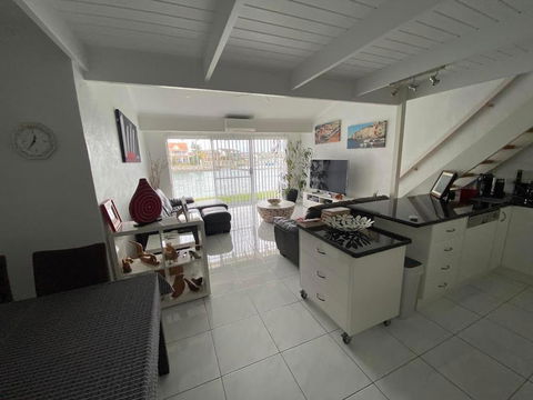 Port Lincoln Marina Waterfront Apartment - Pubs and Clubs 3