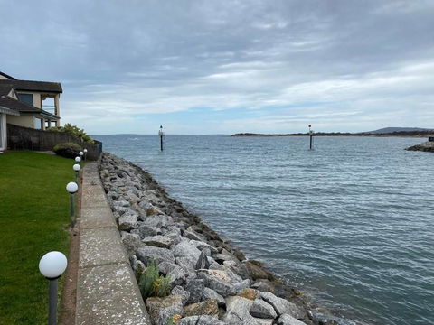 Port Lincoln Marina Waterfront Apartment - Pubs and Clubs 1