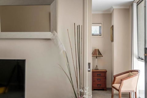 Quiet Apartment In Braddon ACT - Pubs and Clubs 1