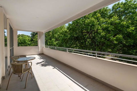 Quiet Apartment In Braddon ACT - Pubs and Clubs 0