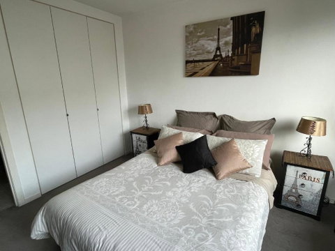 Radiance - Chic Fitzroy Street Apartment - Pubs and Clubs 1