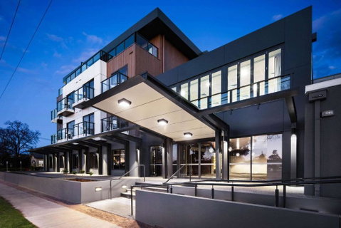 Quality Hotel Lakeside - Pubs and Clubs 1