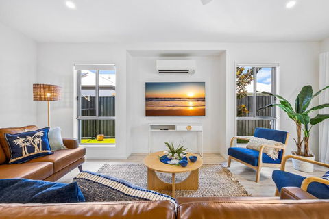 Premium 4-Bed Coastal Escape With BBQ And Pool - Pubs and Clubs 2