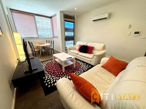 Pretty Penthouse - Close To ANU - Pubs and Clubs 1