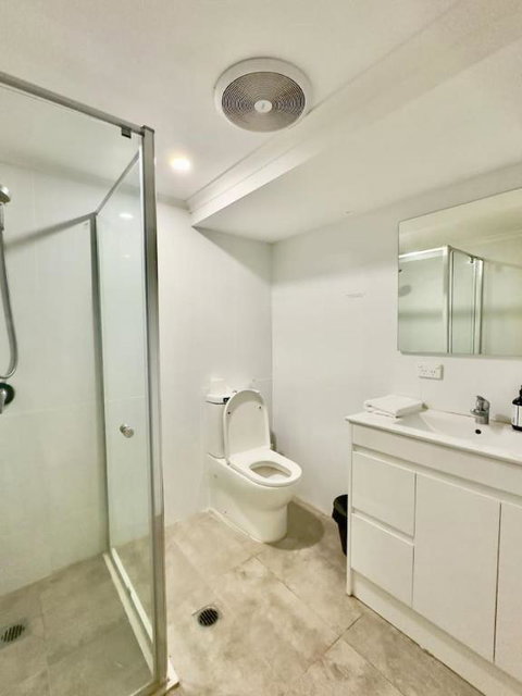Prime 1BR Near Transport And Retail - Pubs and Clubs 3