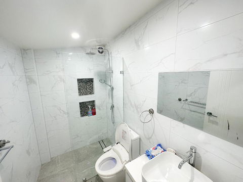 Private, Local Living Studio In Mascot, Airport - Pubs and Clubs 1