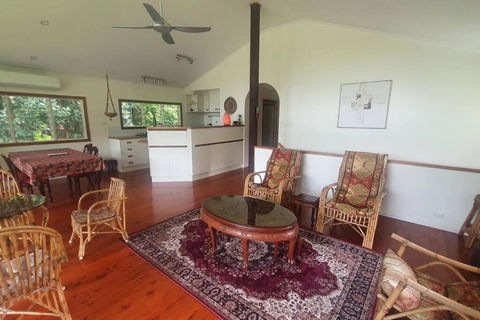 Private Rainforest Ridge Retreat - Pubs and Clubs 2