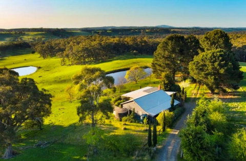 Private, Secluded Farm Retreat - Pubs and Clubs 0