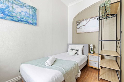 Private Single Room - Conveniently Located At Glebe - Shared Bathroom - Go Out 0