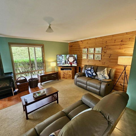 Prom Coast - Beach Abode - Sandy Point - Pubs and Clubs 0