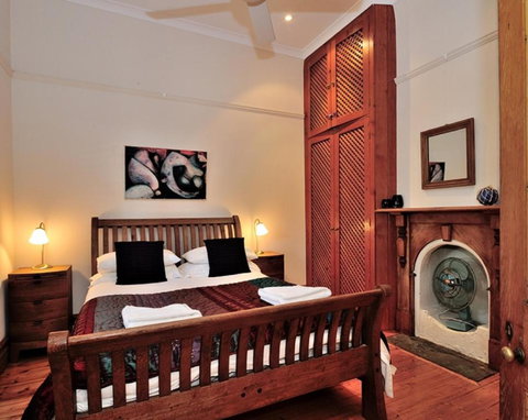 Pure Gold - Heritage 2 Bedroom Terraced Cottage - Pubs and Clubs 3