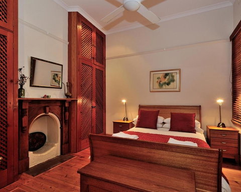 Pure Gold - Heritage 2 Bedroom Terraced Cottage - Pubs and Clubs 2