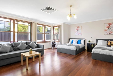 Quadruple Room W Ensuite In Gordon Near Train & Bus - Go Out 0