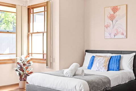 Quadruple Room W Ensuite In Gordon Near Train & Bus - Go Out 1