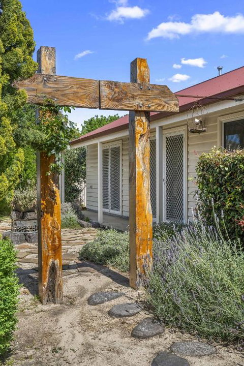 Quaint Garden Oasis With Free Parking - Pubs and Clubs 2