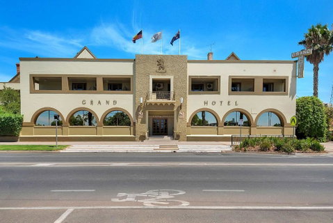 Quality Hotel Mildura Grand - Pubs and Clubs 1