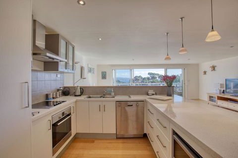 Quarterdeck Apartment - Go Out 3