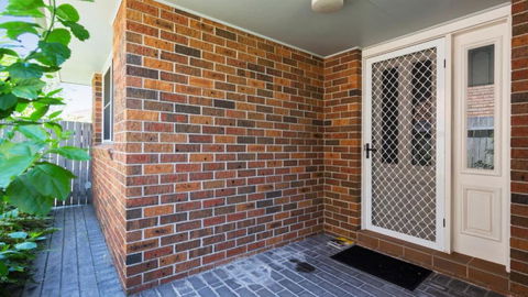 Quiet And Private Duplex - Pubs and Clubs 1