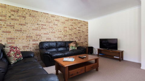 Quiet And Private Duplex - Pubs and Clubs 3