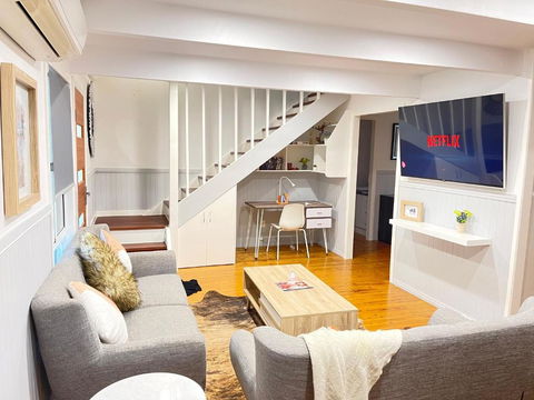 Quiet, Cozy And Calm 3 Bedroom House. - Go Out 0