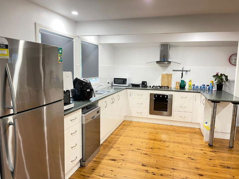 Quiet, Cozy And Calm 3 Bedroom House. - Go Out 2