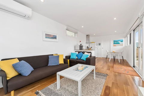 Quiet, Luxurious Guest House - Couples Retreat - Pubs and Clubs 3