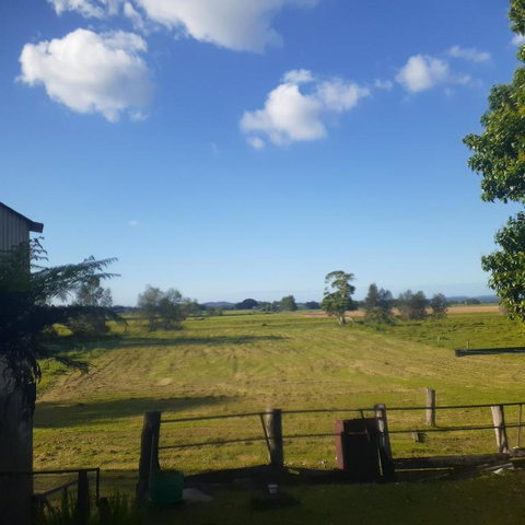 QUIET PROPERTY BY THE RIVER - Pubs and Clubs 1