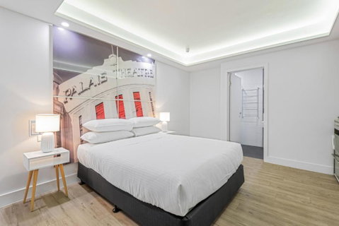 Quirky Studio With Sleek Decor In St Kilda - Pubs and Clubs 0