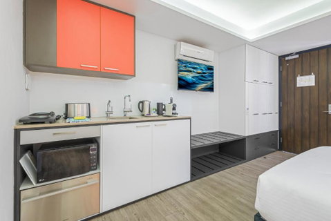 Quirky Studio With Sleek Decor In St Kilda - Pubs and Clubs 1
