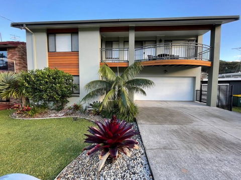 Rainbow Beachhouse - Deluxe, Pristine Location - Pubs and Clubs 0