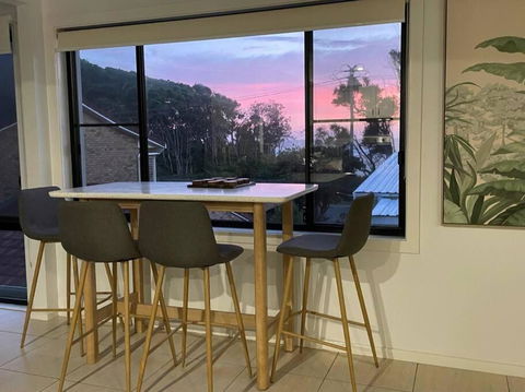 Rainbow Beachhouse - Deluxe, Pristine Location - Pubs and Clubs 1