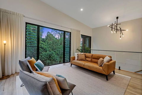 Rainforest Villa: Luxe Escape - Go Out 1